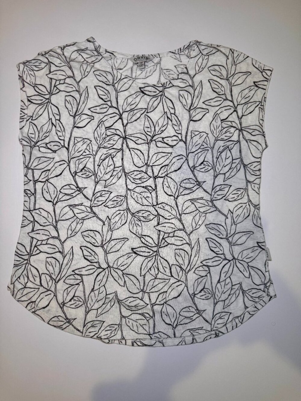 Orvis Womens Leaf Print Top Gray Black Short Sleeve Casual Blouse Sz S Travel